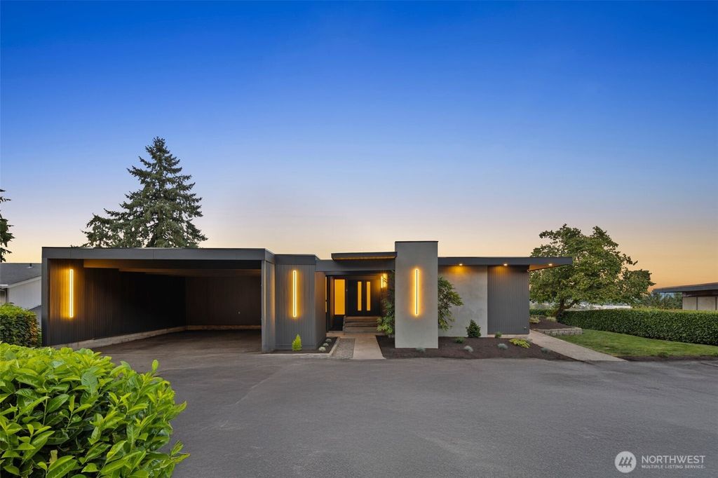 Photo of 212 Hi Crest Drive, Auburn, WA 98001 (MLS # 2445539)