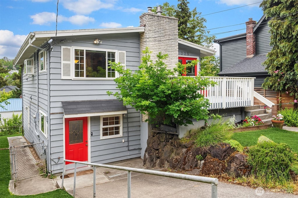 Photo of 225 32nd Avenue E, Seattle, WA 98112 (MLS # 2551685)