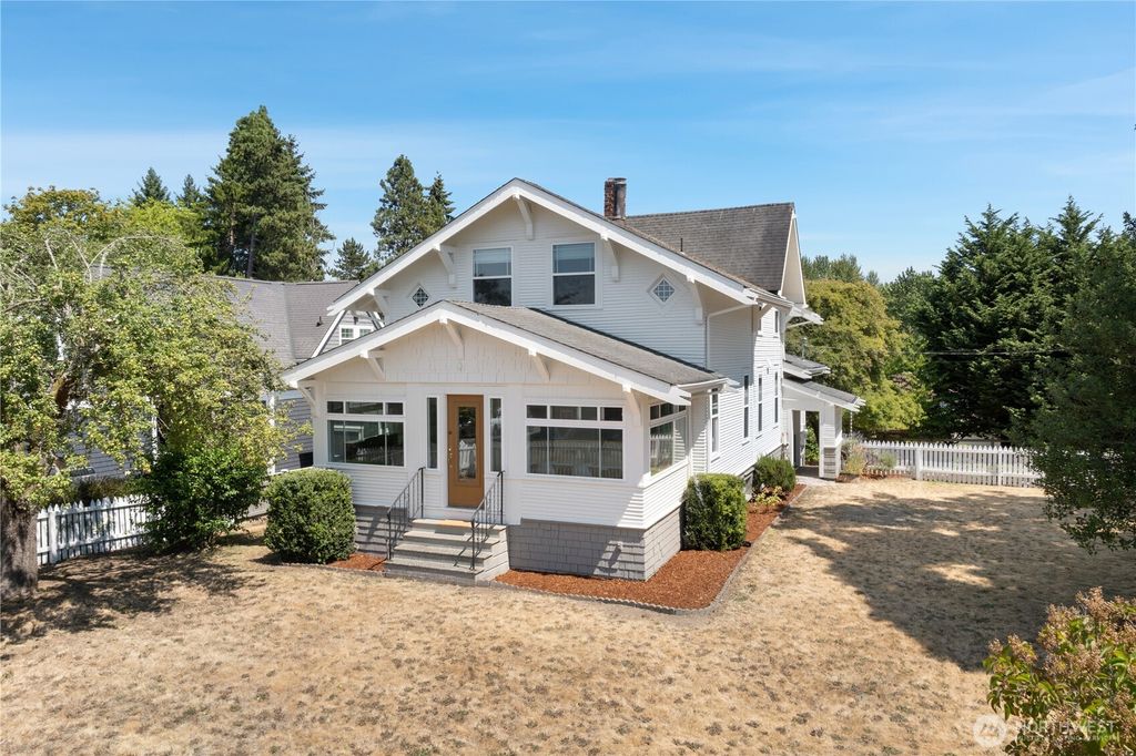 Photo of 1104 S 223rd Street, Des Moines, WA 98198 (MLS # 2409655)