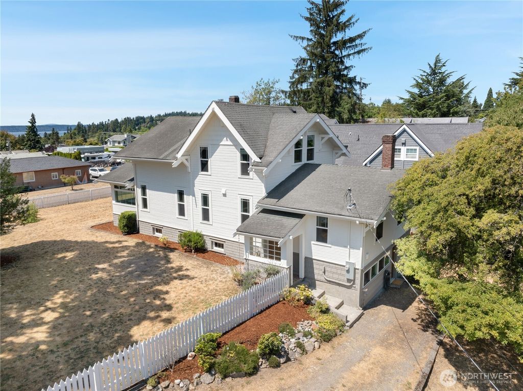 Photo of 1104 S 223rd Street, Des Moines, WA 98198 (MLS # 2409655)