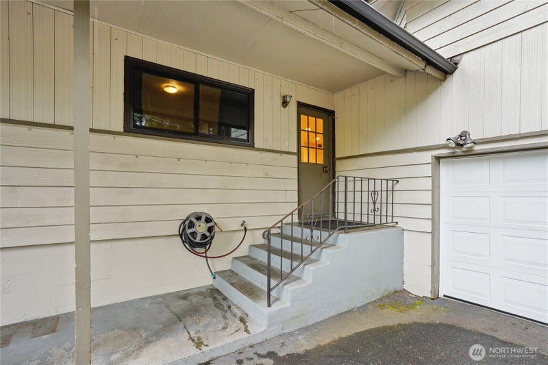 4223 Robin Road W