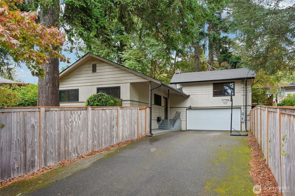 Photo of 4223 Robin Road W, University Place, WA 98466 (MLS # 2576887)