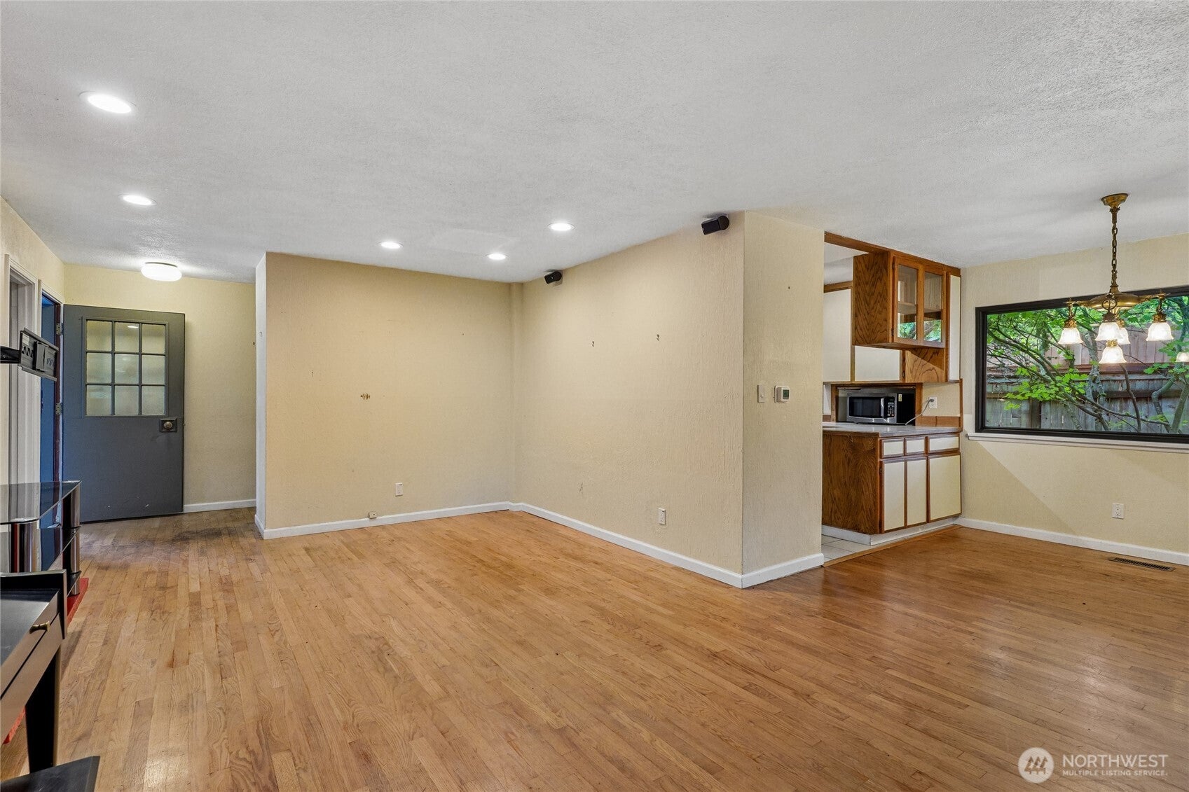 4223 Robin Road W