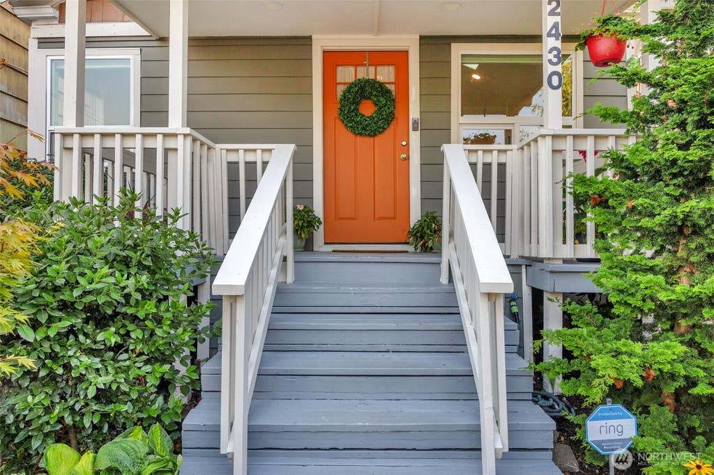 Photo of 2430 Oakes Avenue, Everett, WA 98201 (MLS # 2574276)