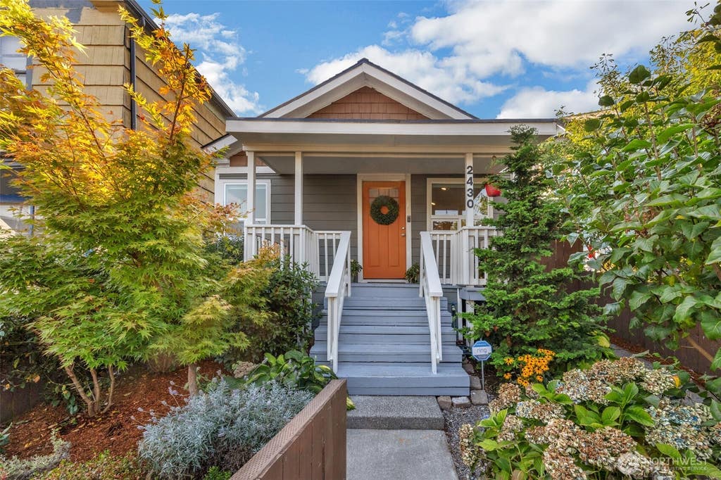 Photo of 2430 Oakes Avenue, Everett, WA 98201 (MLS # 2574276)