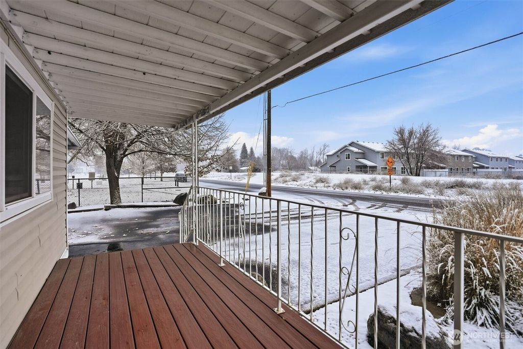 Photo of 17705 Boone Avenue, Greenacres, WA 99016 (MLS # 2458710)