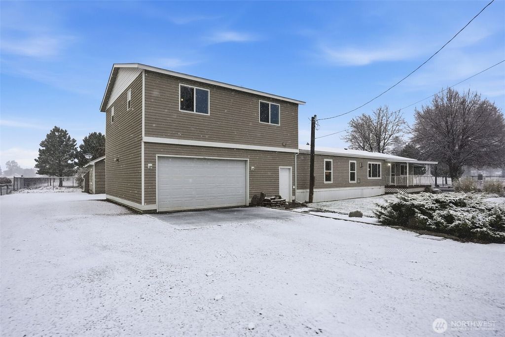 Photo of 17705 Boone Avenue, Greenacres, WA 99016 (MLS # 2458710)