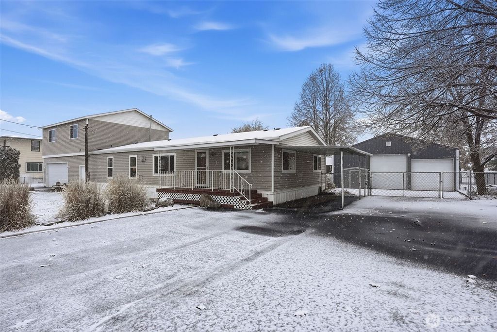 Photo of 17705 Boone Avenue, Greenacres, WA 99016 (MLS # 2458710)