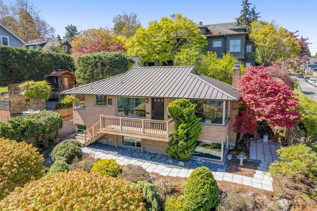 Photo of 6115 Linden Avenue N, Seattle, WA 98103 (MLS # 2214259)