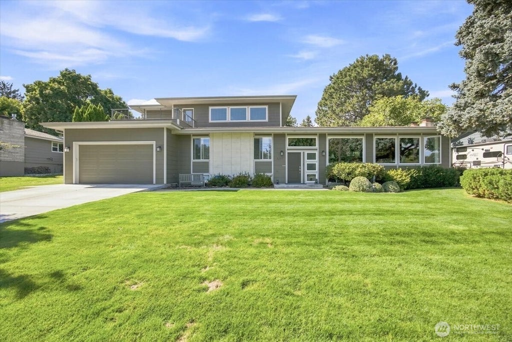 Photo of 2217 Harris Avenue AVE, Richland, WA 99354 (MLS # 2582104)