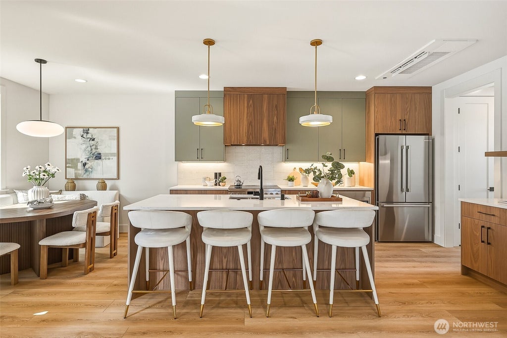 Photo of 1218 NE 103rd Street, Seattle, WA 98125 (MLS # 2579259)
