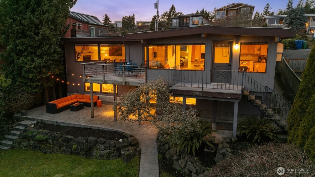 Photo of 2514 25th Avenue W, Seattle, WA 98199 (MLS # 2333933)