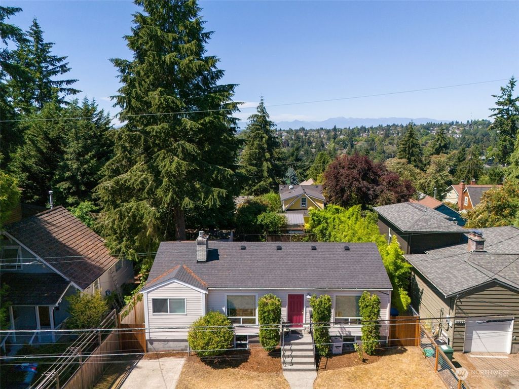 Photo of 7533 31st Avenue NE, Seattle, WA 98115 (MLS # 2272105)