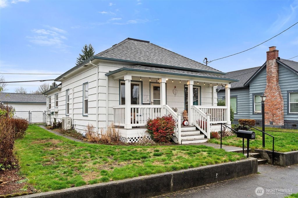 Photo of 217 E Gilman Avenue, Arlington, WA 98223 (MLS # 2458124)