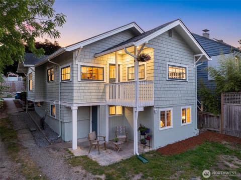 Photo of 5704 35th Ave NE, Seattle, WA 98105 (MLS # 2537740)