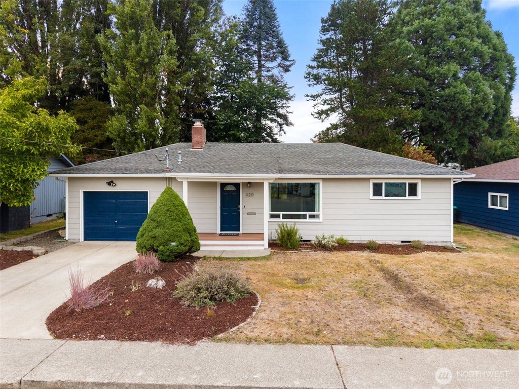 Photo of 320 Y Street SW, Tumwater, WA 98501 (MLS # 2590879)
