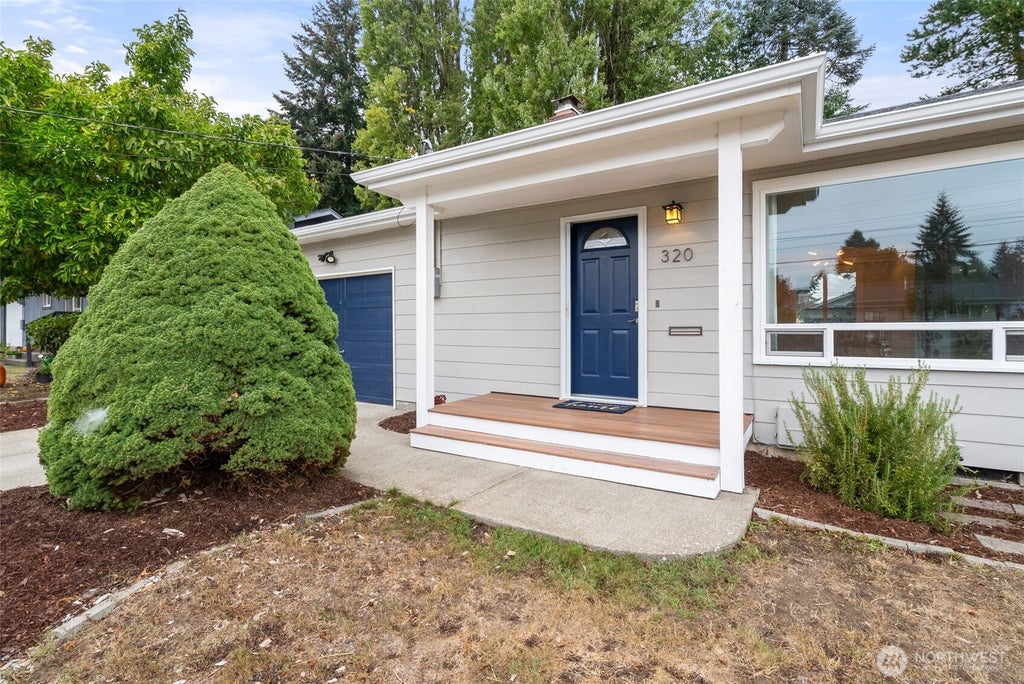 Photo of 320 Y Street SW, Tumwater, WA 98501 (MLS # 2590879)