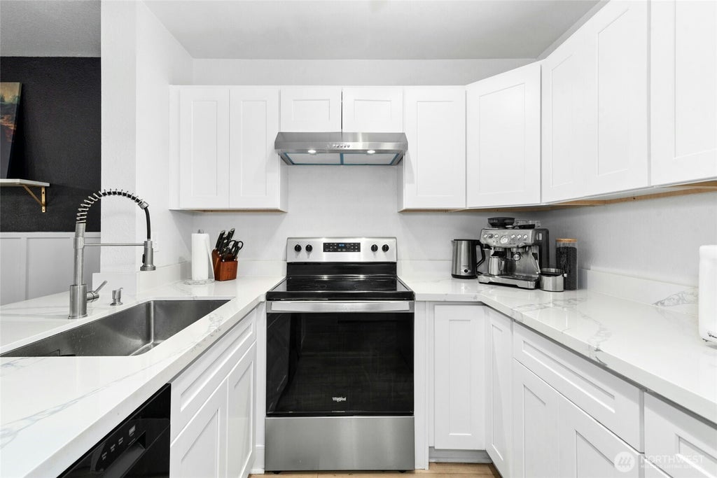 Photo of 17300 91st Avenue NE #B101, Bothell, WA 98011 (MLS # 2575424)