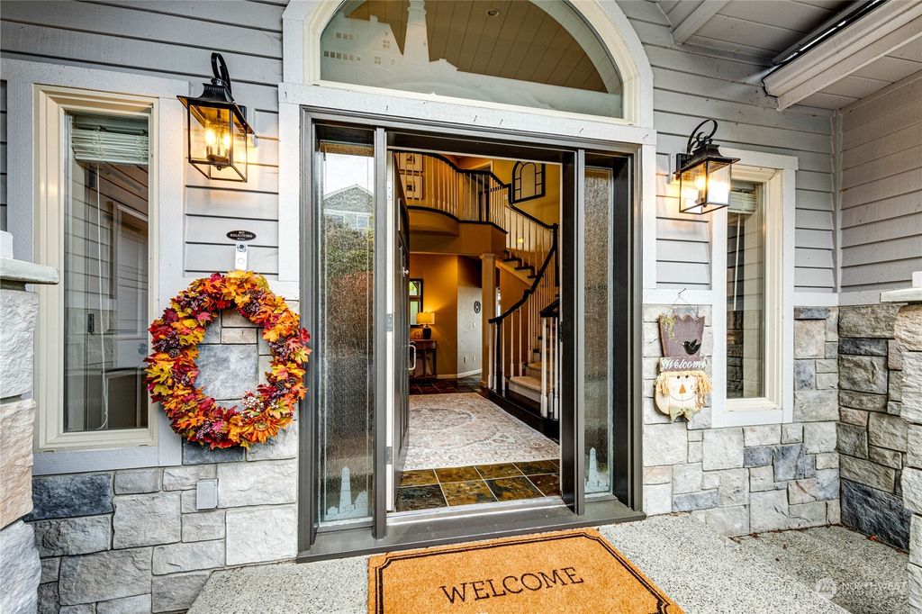 Photo of 701 Washington Avenue, Mukilteo, WA 98275 (MLS # 2312289)