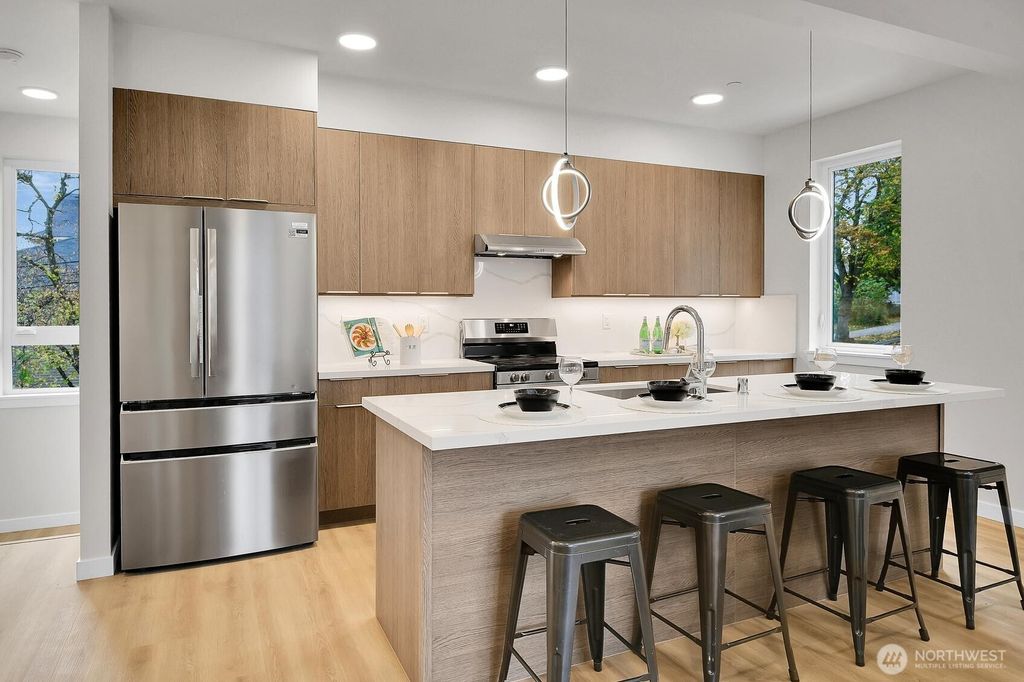 Photo of 2374 Franklin Avenue E, Seattle, WA 98102 (MLS # 2467284)