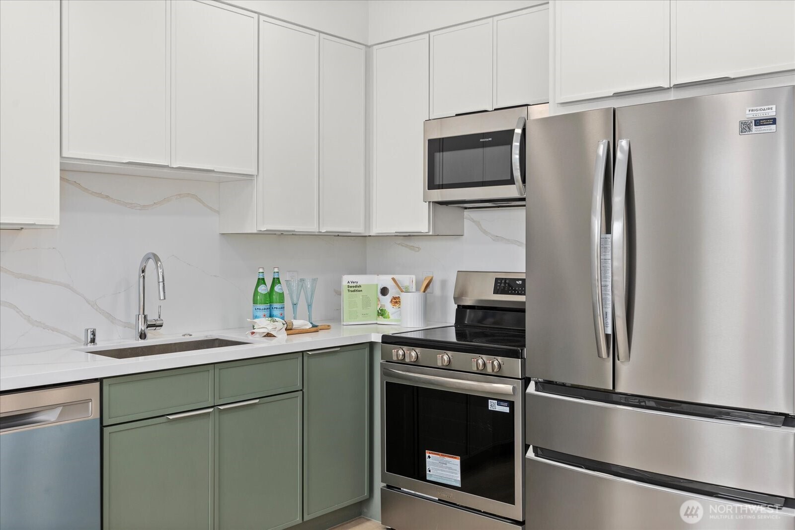 2374 Franklin Avenue E