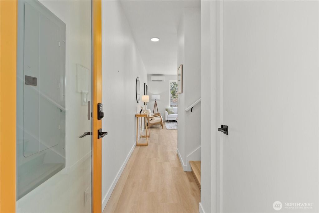 Photo of 2374 Franklin Avenue E, Seattle, WA 98102 (MLS # 2467284)