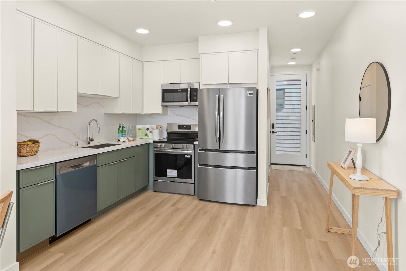 2374 Franklin Avenue E