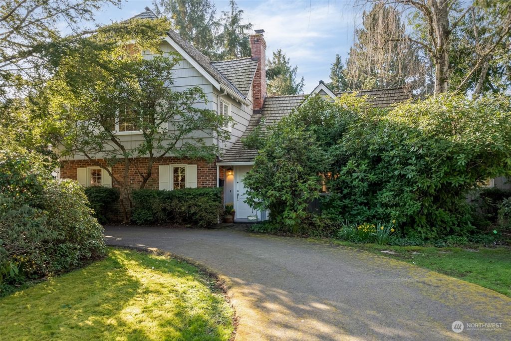 Photo of 17451 4th Avenue SW, Normandy Park, WA 98166 (MLS # 2211754)