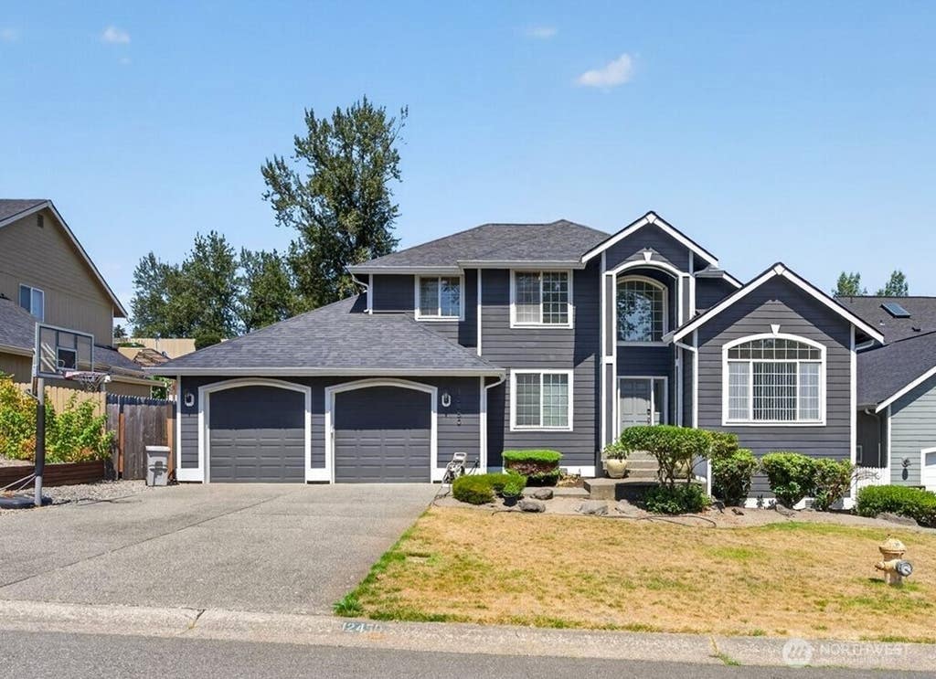 Photo of 12450 SE 198th Place, Kent, WA 98031 (MLS # 2557212)