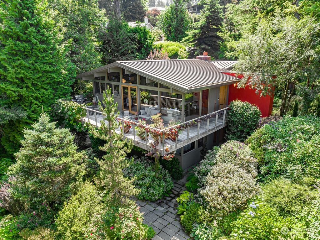 Photo of 5928 77th Avenue SE, Mercer Island, WA 98040 (MLS # 2148163)