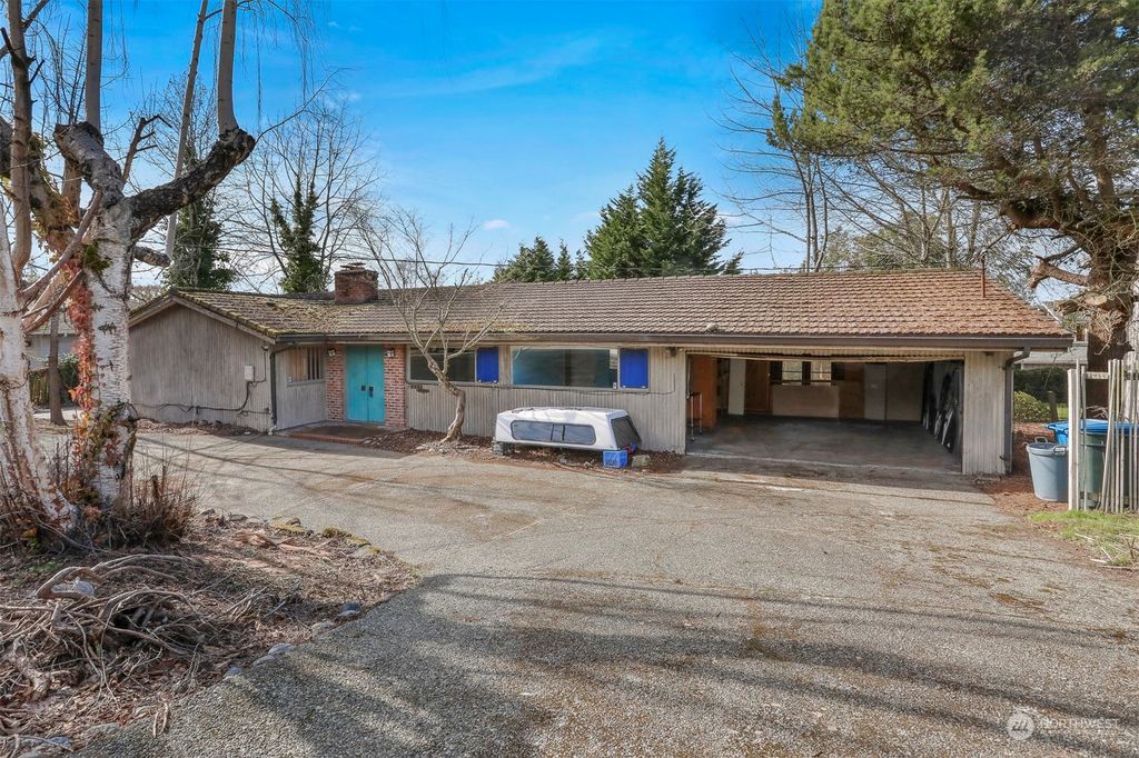 Photo of 2425 66th Avenue SE, Mercer Island, WA 98040 (MLS # 2037461)