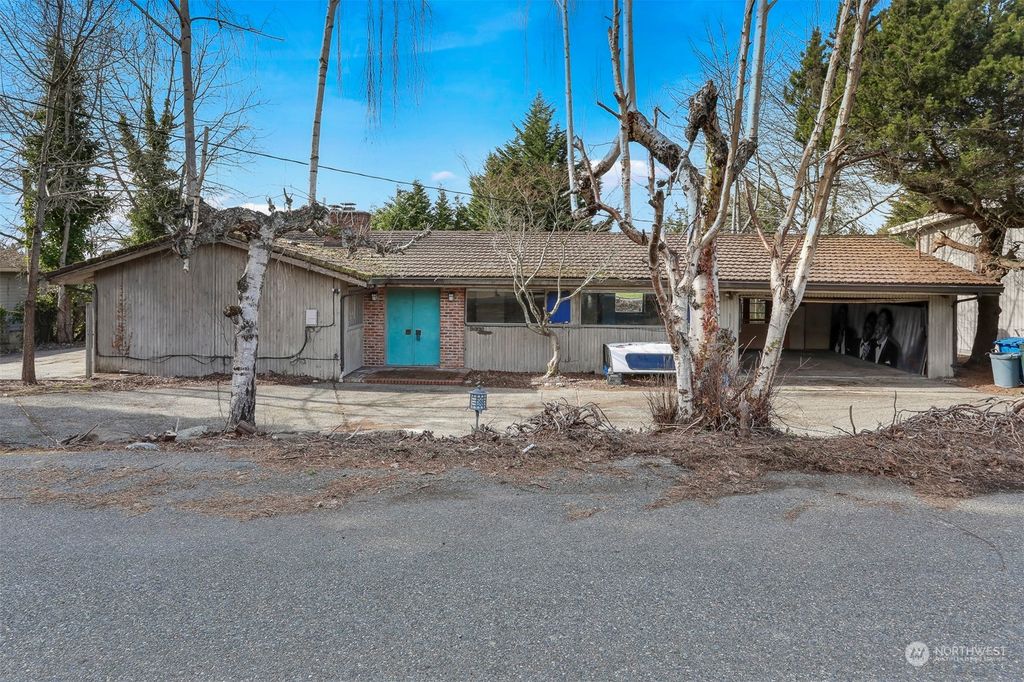 Photo of 2425 66th Avenue SE, Mercer Island, WA 98040 (MLS # 2037461)