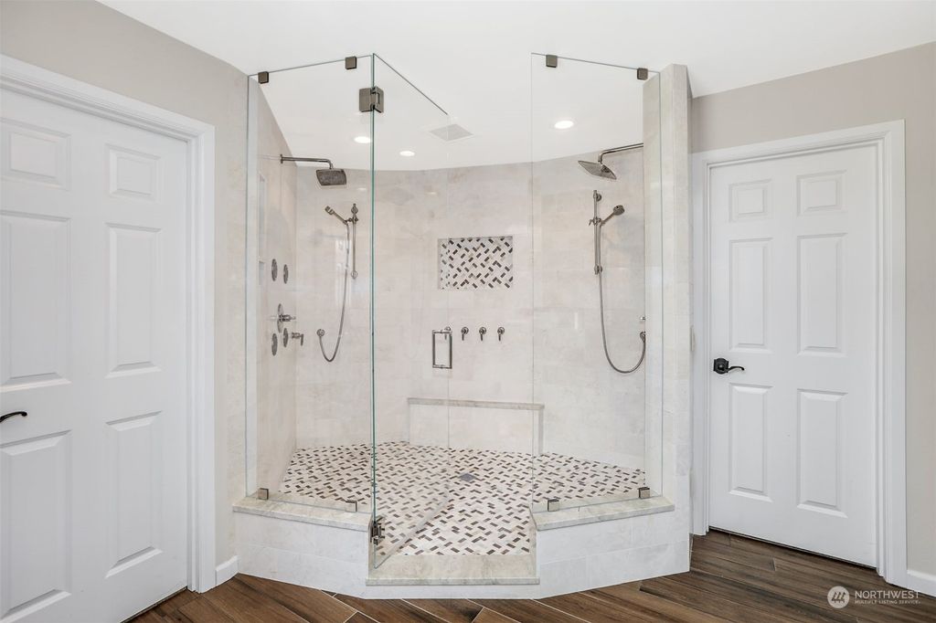 listing image 9361749827813044635