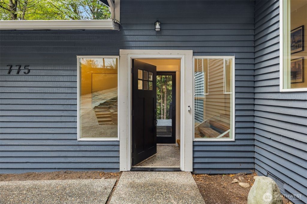 Photo of 775 Highwood Drive SW, Issaquah, WA 98027 (MLS # 2447398)