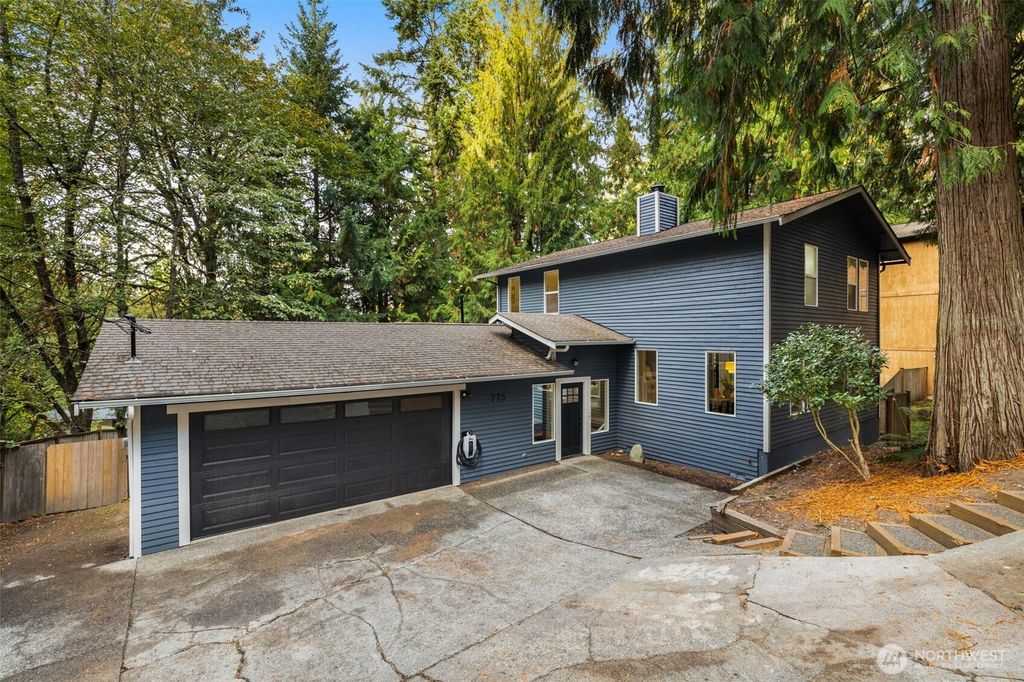 Photo of 775 Highwood Drive SW, Issaquah, WA 98027 (MLS # 2447398)