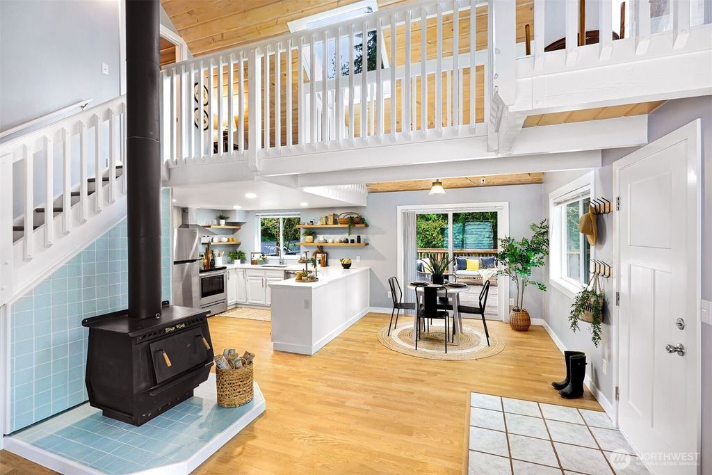 Photo of 2811 Middle Shore Road, Snohomish, WA 98290 (MLS # 2357029)