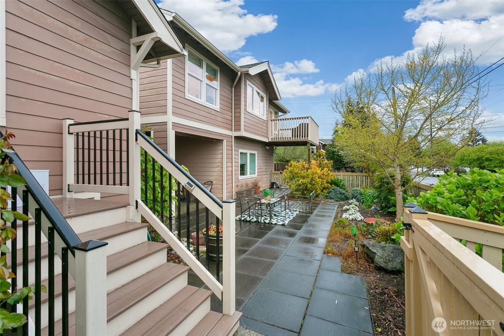 Photo of 9500 Phinney Avenue N, Seattle, WA 98103 (MLS # 2508376)
