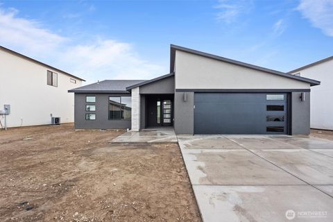 Photo of 1264 E Mt Hood Street, Othello, WA 99344 (MLS # 2414328)