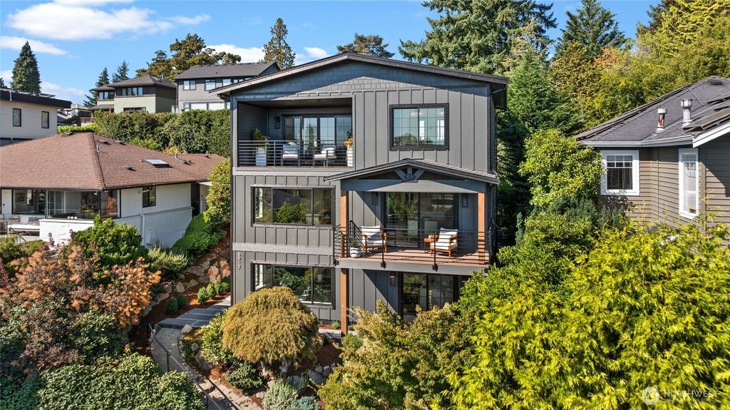 Photo of 6917 57th Avenue NE, Seattle, WA 98115 (MLS # 2489169)