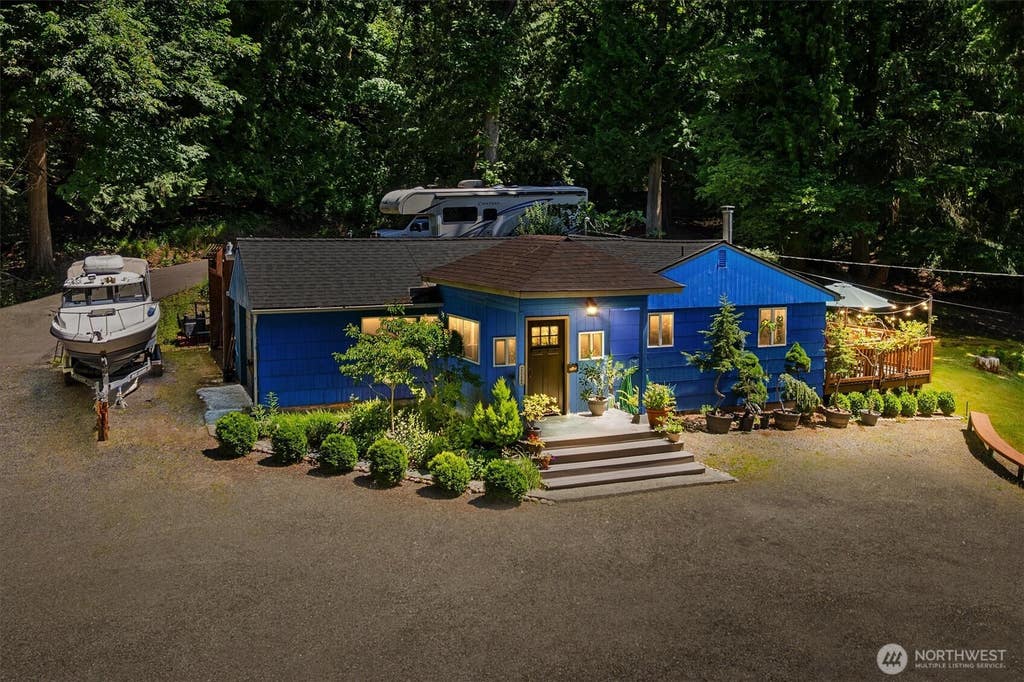 Photo of 22122 SE 51st Place, Issaquah, WA 98029 (MLS # 2540321)