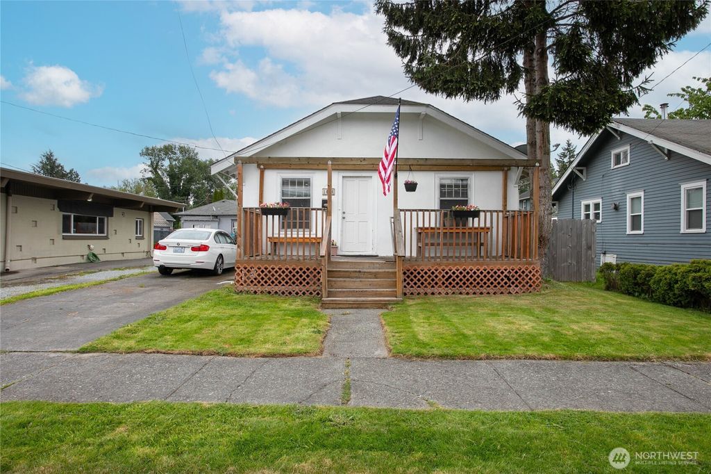 Photo of 1404 S 2nd Street, Mount Vernon, WA 98273 (MLS # 2524782)