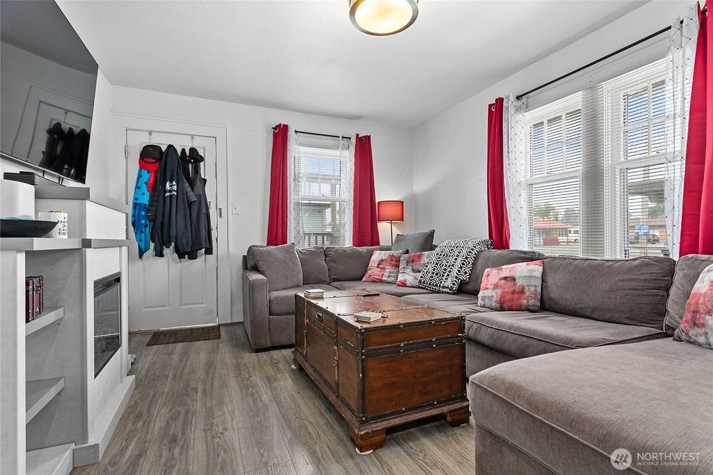 Photo of 1404 S 2nd Street, Mount Vernon, WA 98273 (MLS # 2524782)