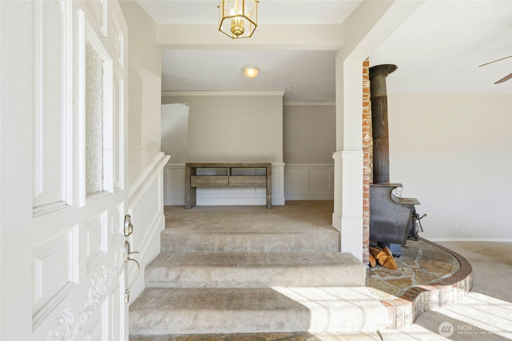 Photo of 7919 194th Place SW, Edmonds, WA 98026 (MLS # 2498860)