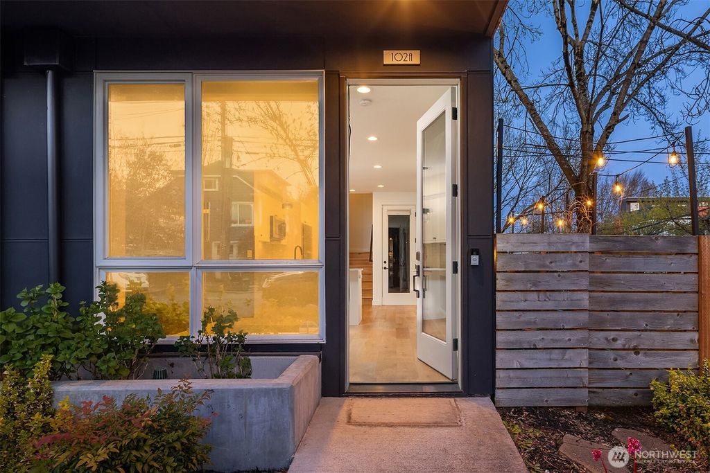 Photo of 102 25th Avenue #A, Seattle, WA 98122 (MLS # 2392322)