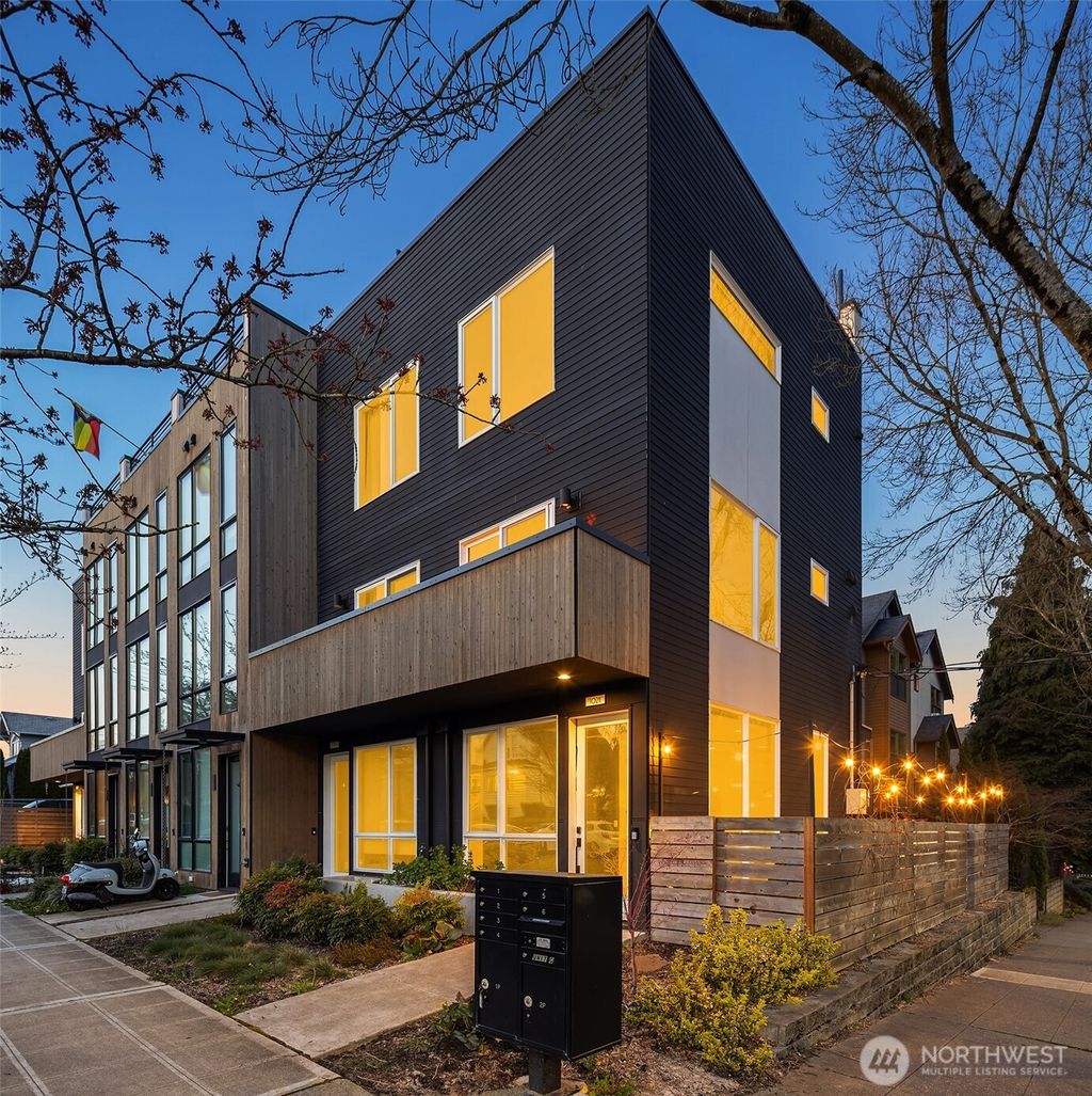 Photo of 102 25th Avenue #A, Seattle, WA 98122 (MLS # 2392322)