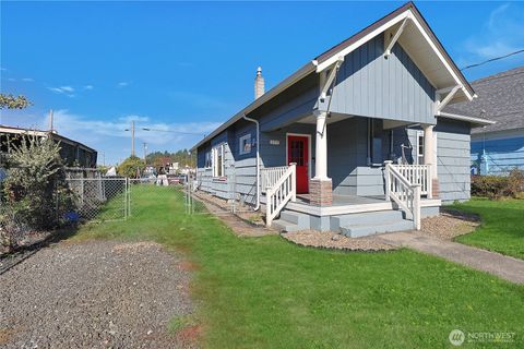 Photo of 277 SW Lewis Street, Chehalis, WA 98532 (MLS # 2445083)