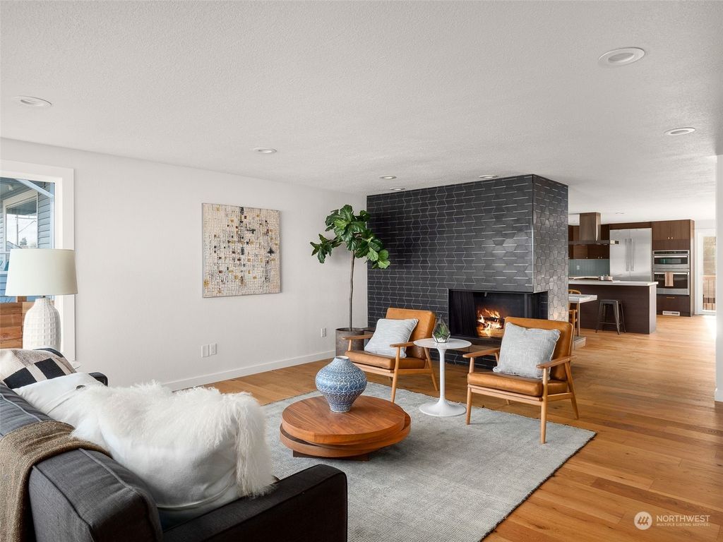 Photo of 4437 39th Avenue SW, Seattle, WA 98116 (MLS # 2048332)