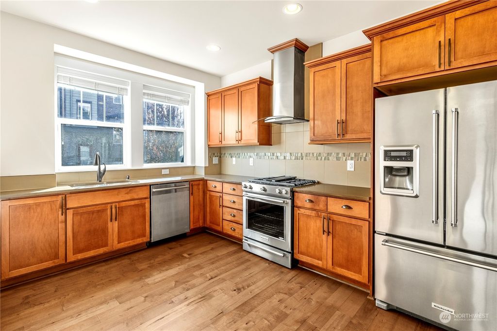 Photo of 1305 Brooklyn Walk Walk NE, Issaquah, WA 98029 (MLS # 2002536)