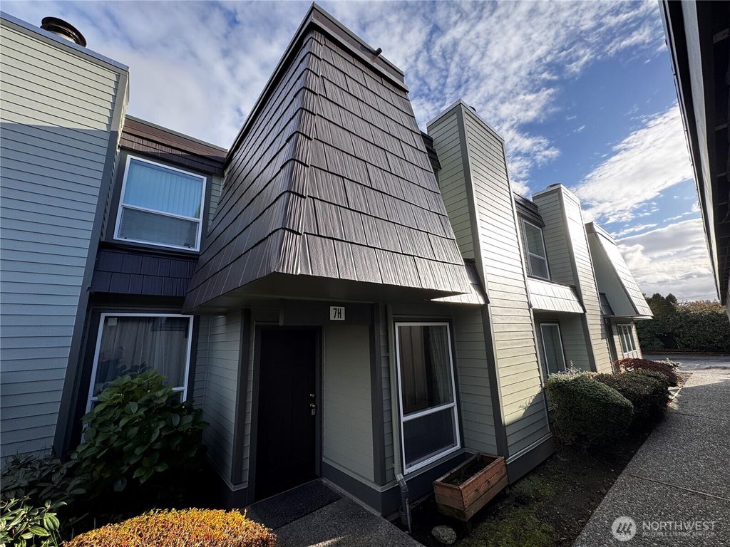 Photo of 12600 4th Avenue W #7H, Everett, WA 98204 (MLS # 2459642)