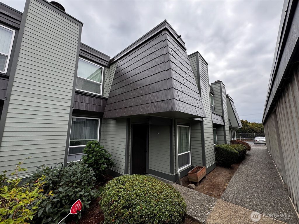 Photo of 12600 4th Avenue W #7H, Everett, WA 98204 (MLS # 2459642)